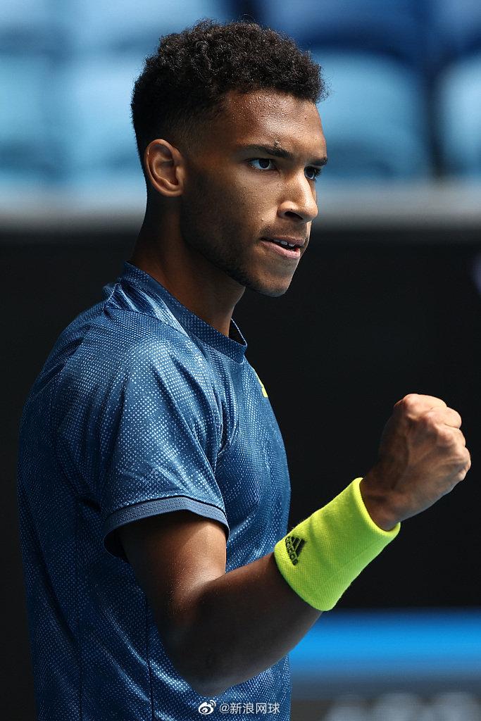 包含Uzi连续五场比赛得分超过夺冠,加拿大队不断突破!比赛高潮迭起的词条 包含Uzi连续五场比赛得分超过夺冠,加拿大队不断突破!比赛高潮迭起的词条