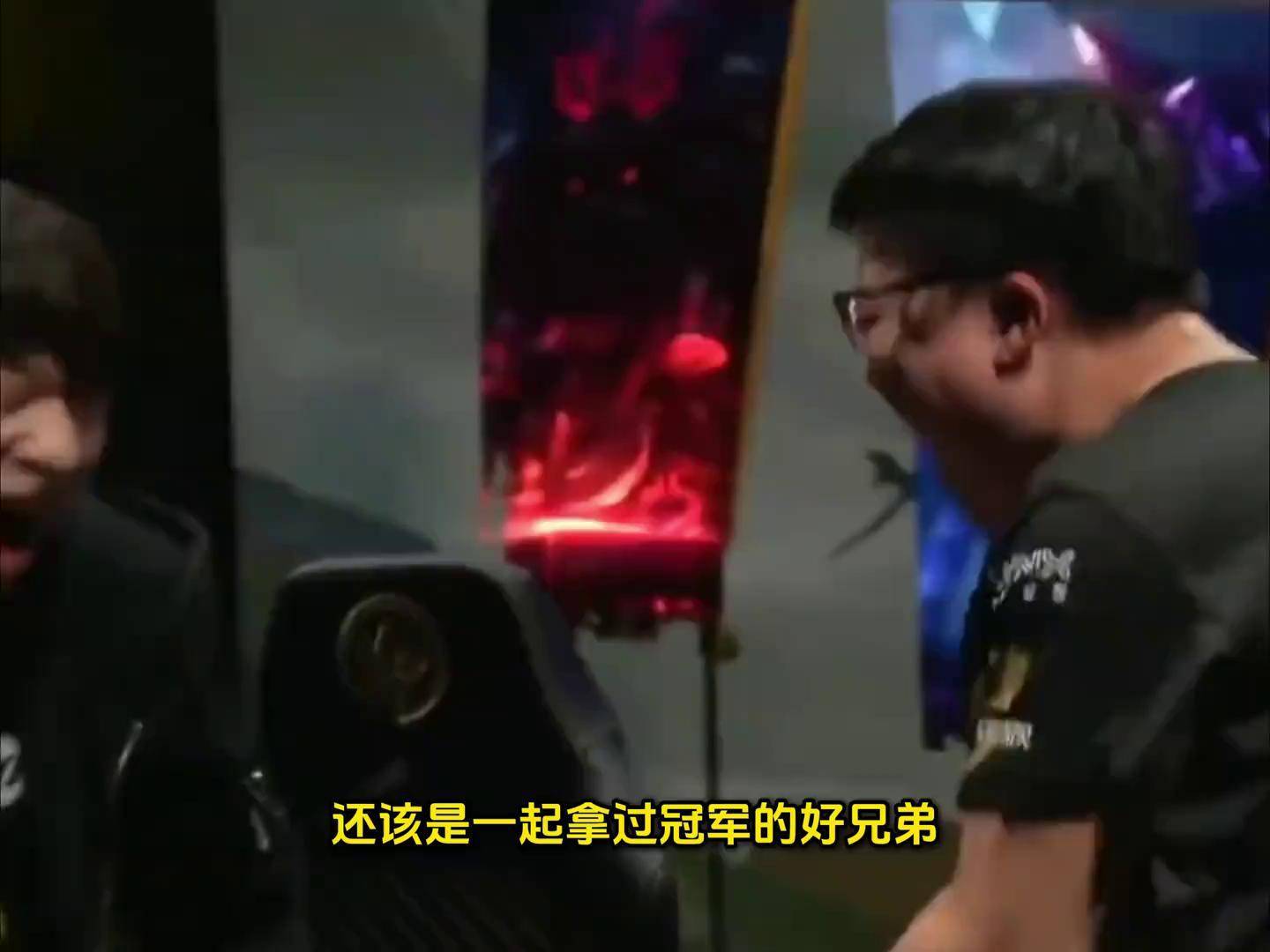 最后时刻胜出引发热议!,Uzi在中国队比赛中最后时刻胜出比赛高潮迭起 最后时刻胜出引发热议!,Uzi在中国队比赛中最后时刻胜出比赛高潮迭起