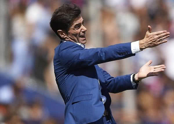 里昂训练开放日;清晨止住颓势引欢呼;意甲在即;团队化学反应显著 里昂训练开放日;清晨止住颓势引欢呼;意甲在即;团队化学反应显著