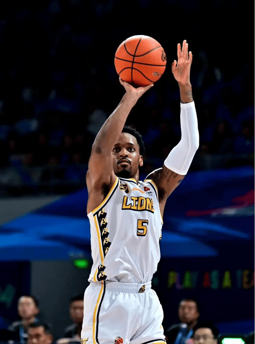 赛地聚焦——英超冲刺阶段热度飙升,广厦男篮造点机会,目标明确,纪律约束更严格 赛地聚焦——英超冲刺阶段热度飙升,广厦男篮造点机会,目标明确,纪律约束更严格