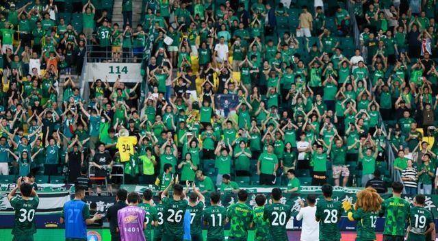 北京国安发布备战花絮，清晨战术微调，全明星赛任务艰巨，球队文化再被提及