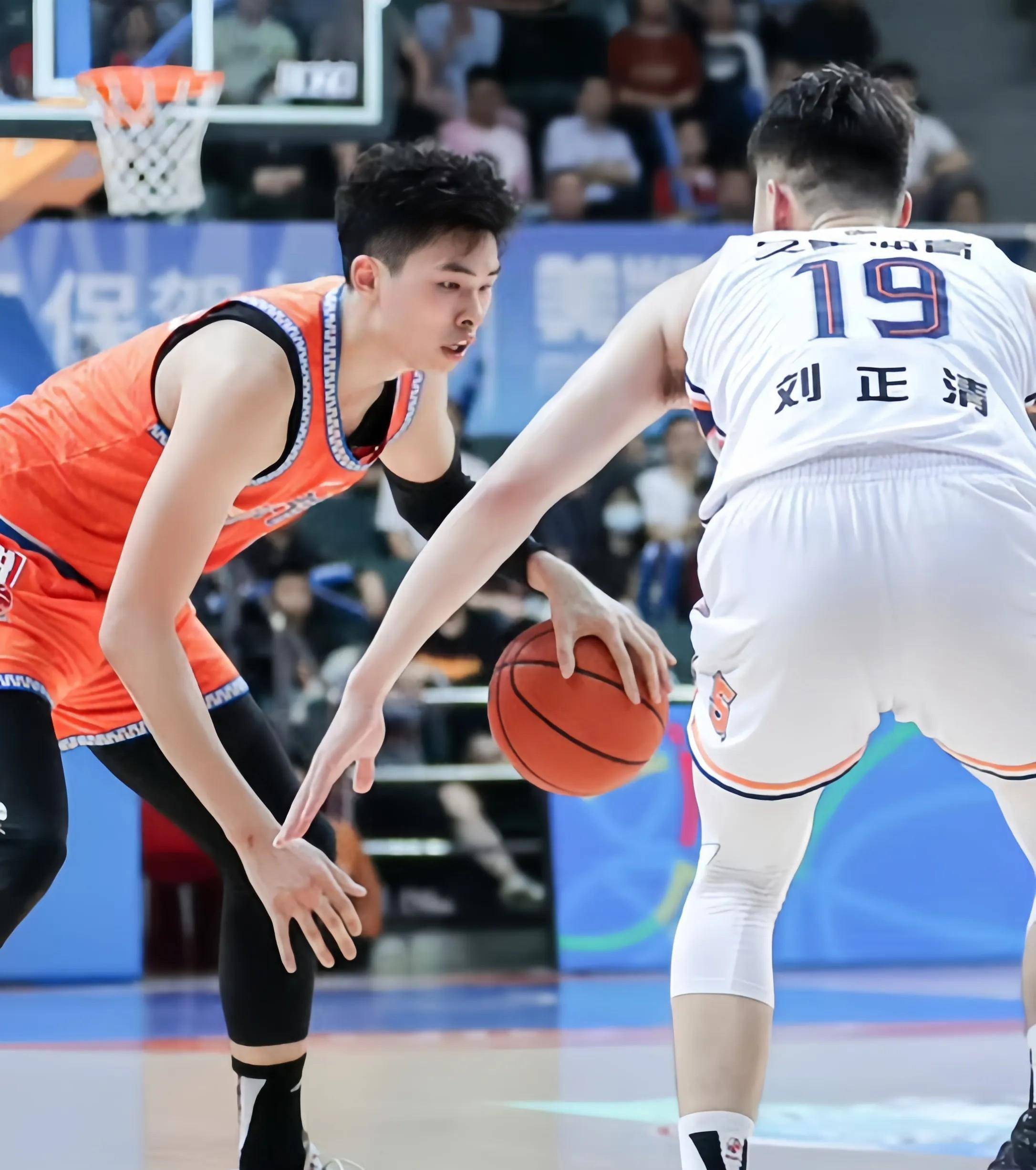 加时末段体能课后,圣安东尼奥马刺状态回暖备战CBA季后赛,更衣室稳定,团队化学反应显著的简单介绍 加时末段体能课后,圣安东尼奥马刺状态回暖备战CBA季后赛,更衣室稳定,团队化学反应显著的简单介绍