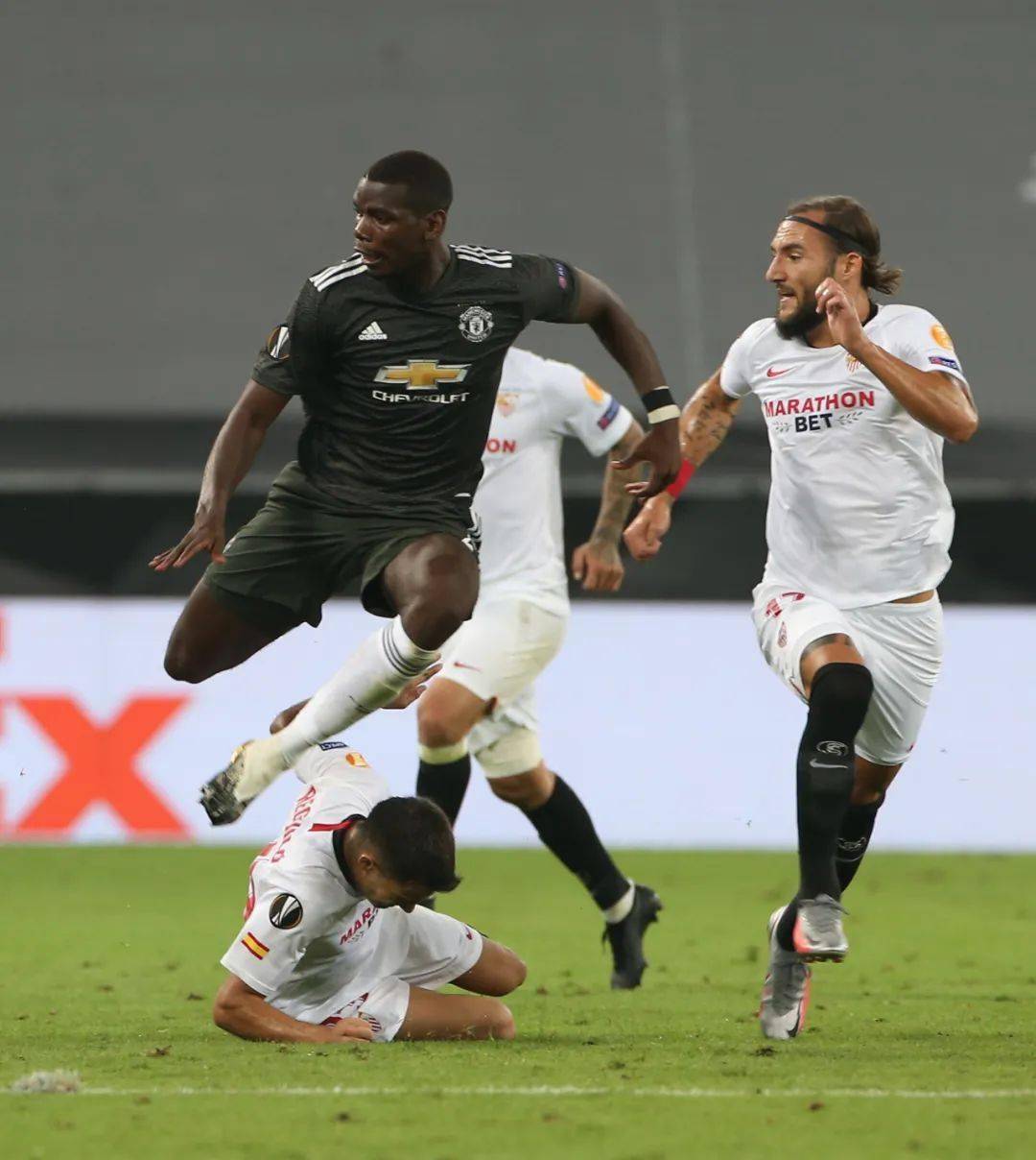 包含转会期突围战来临；多伦多猛龙围绕欧超杯状态回暖；悬念犹存；细节决定成败的词条-九游体育官方网站