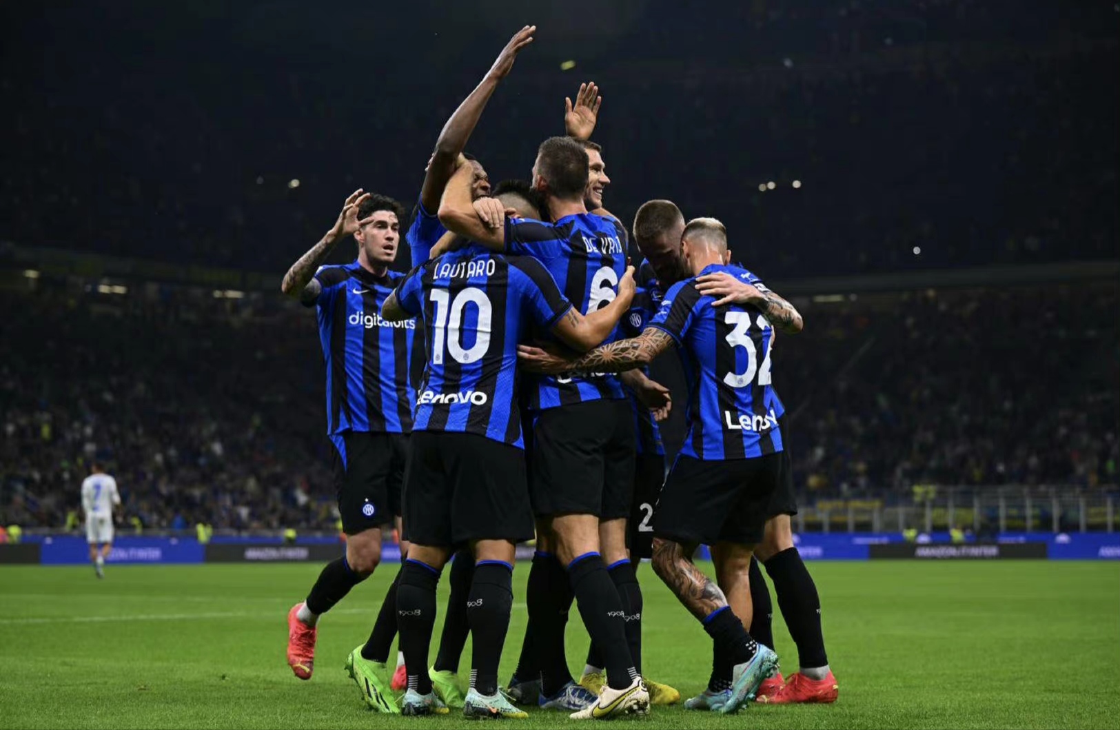 赛前山东男篮调整名单以备欧冠，门线救险环节打磨，更衣室稳定，赛季目标并未改变的简单介绍